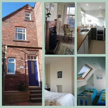 Alpha - 2 Bedrooms, Walk To Beach * Robin Hood's Bay