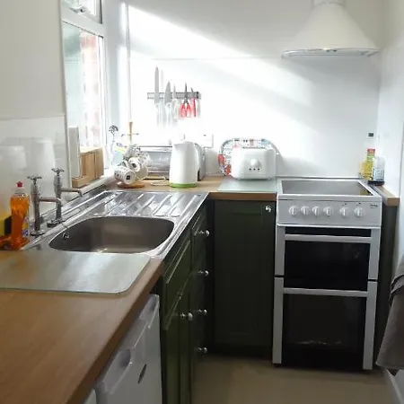 Alpha - 2 Bedrooms, Walk To Beach * Robin Hood's Bay
