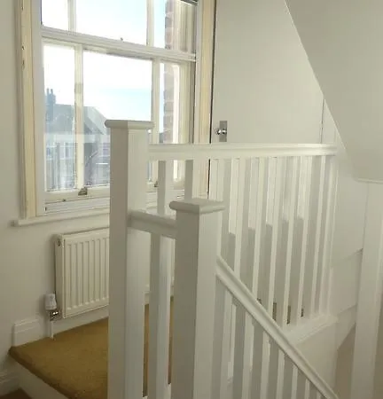 Alpha - 2 Bedrooms, Walk To Beach Holiday home Robin Hood's Bay