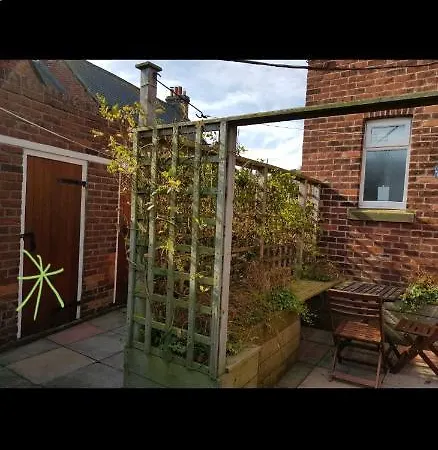 Dom wakacyjny Alpha - 2 Bedrooms, Walk To Beach Robin Hood's Bay