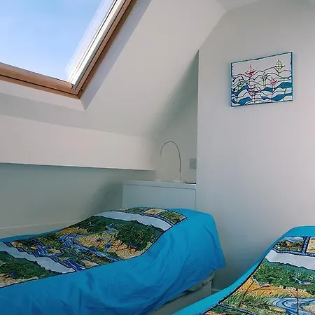 Alpha - 2 Bedrooms, Walk To Beach